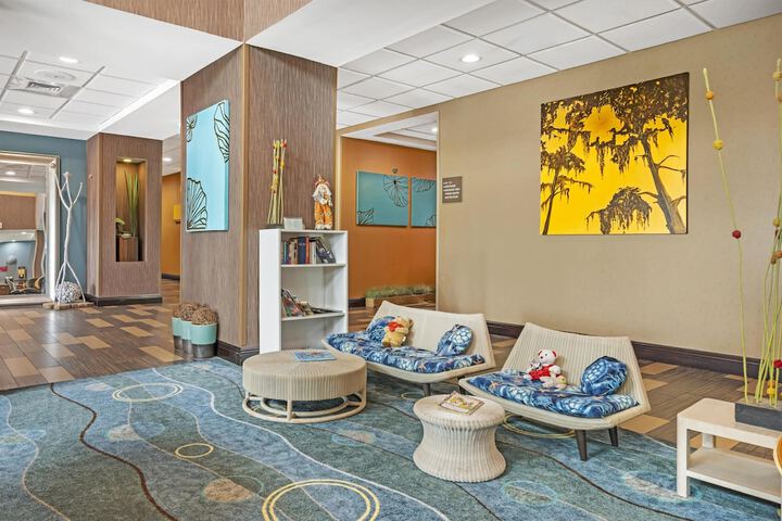 Best Western Plus Chain of Lakes Inn & Suites