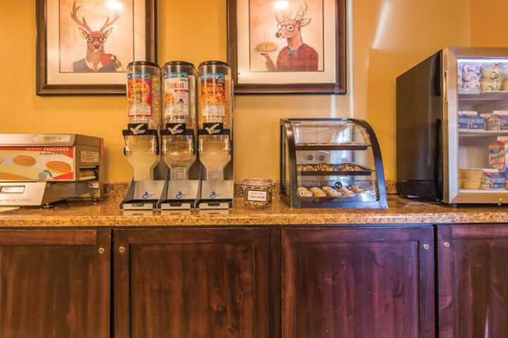 Best Western Plus Deer Park Hotel & Suites