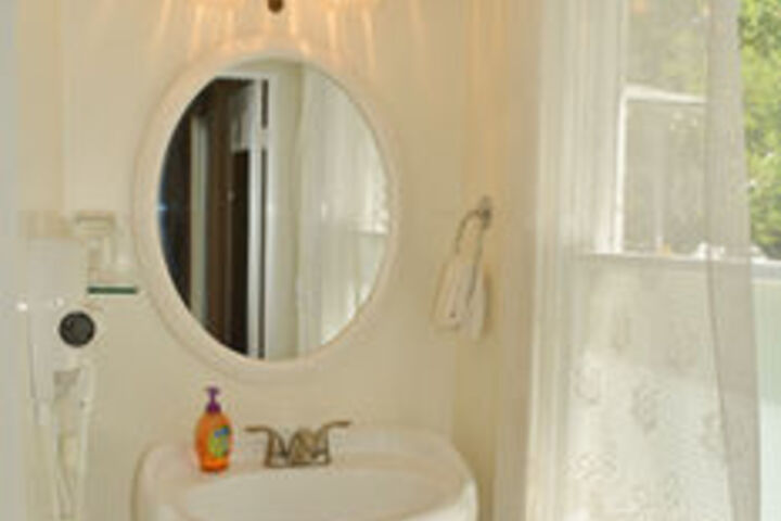 Deer Creek Inn