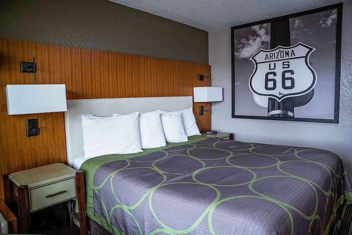 Super 8 by Wyndham Holbrook