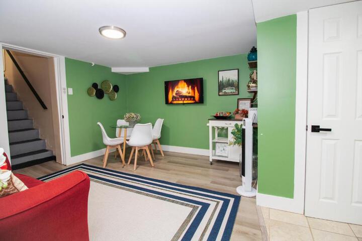 Exceptional & Central Garden Suite, Top Amenities & Care!