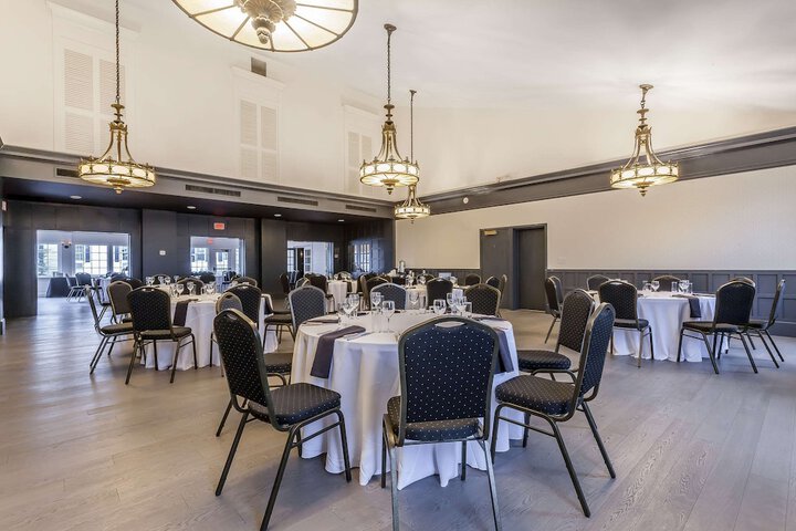 The Aurora Inn
