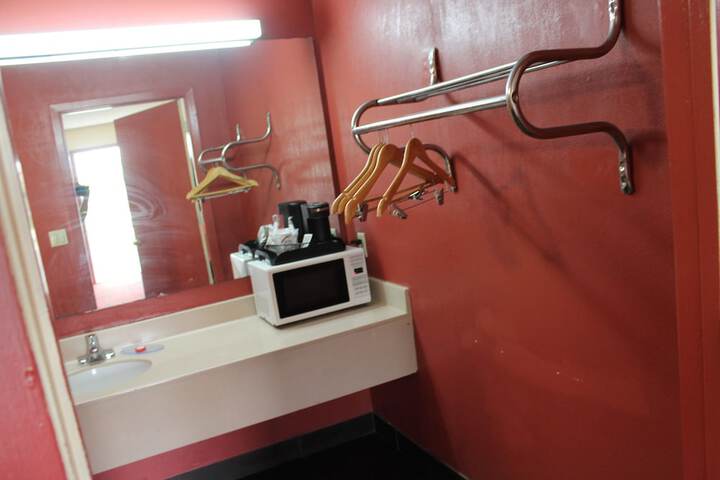 Room 17 of 46