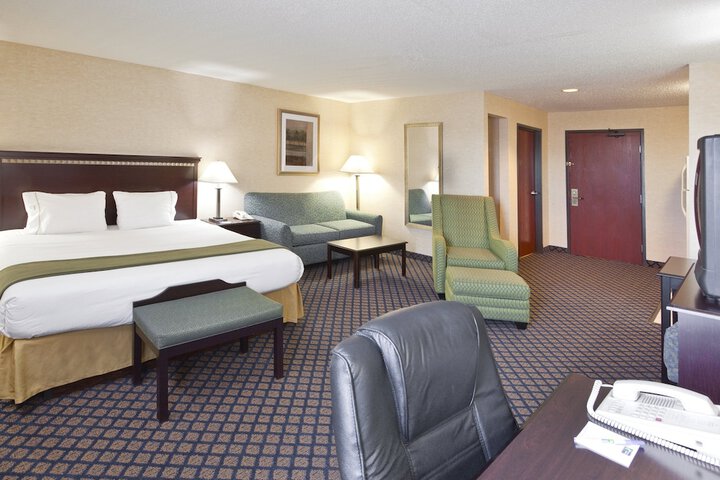 Room 32 of 43