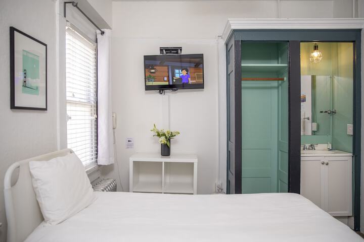 Room 77 of 120