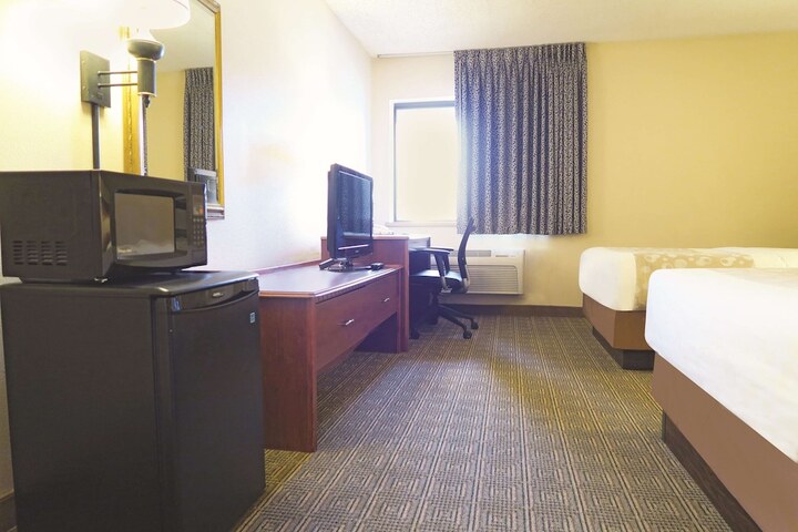 Room 27 of 38