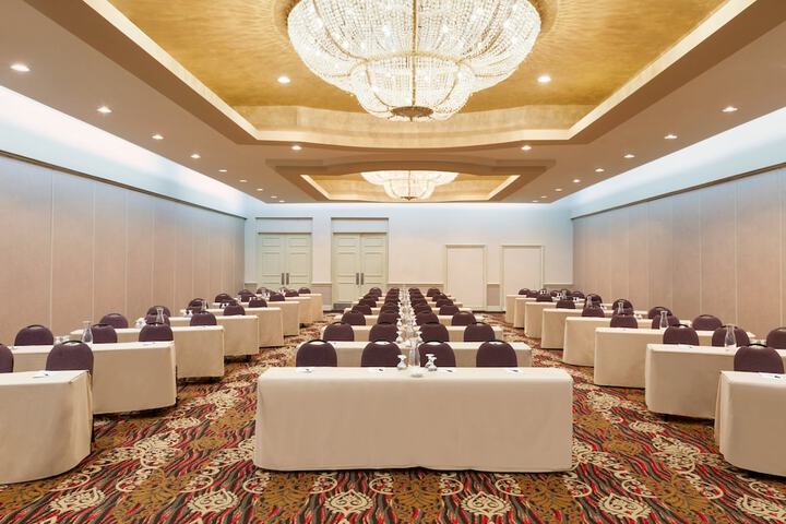 Ballroom/Hall 35 of 40