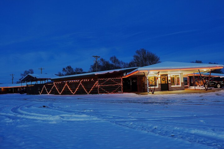 Raine Motel