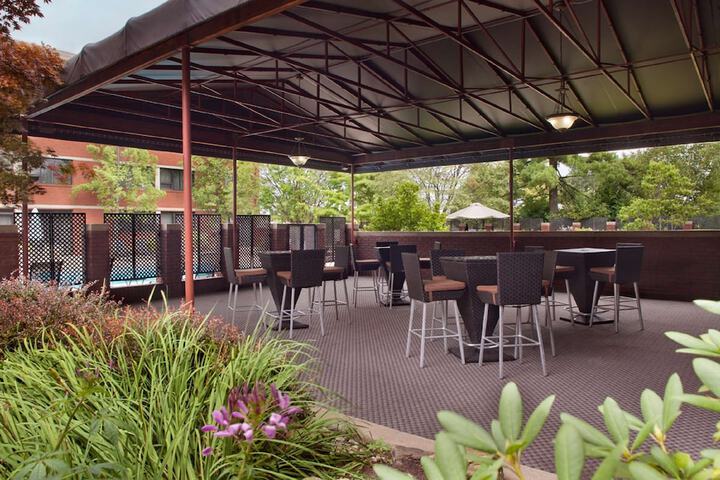 DoubleTree by Hilton Akron Fairlawn
