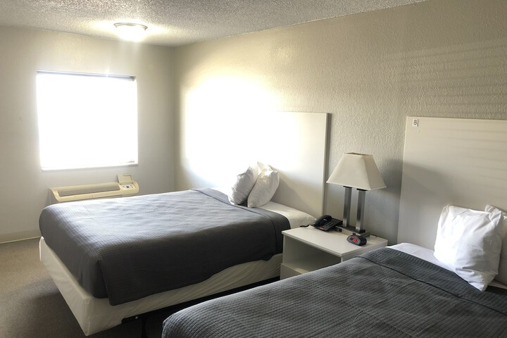 Room 5 of 8
