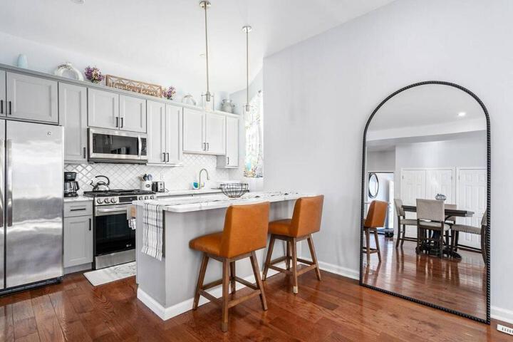 Modern 3 Bed Apt Parking W D