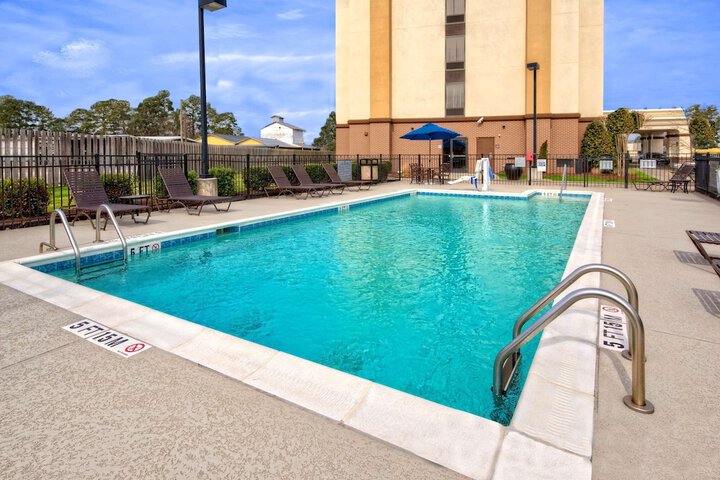Hampton Inn by Hilton Dunn