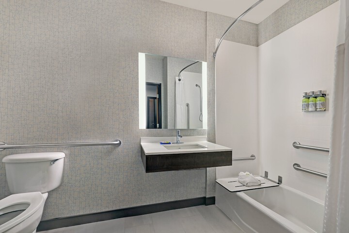 Holiday Inn Express Hotel & Suites NEWPORT by IHG