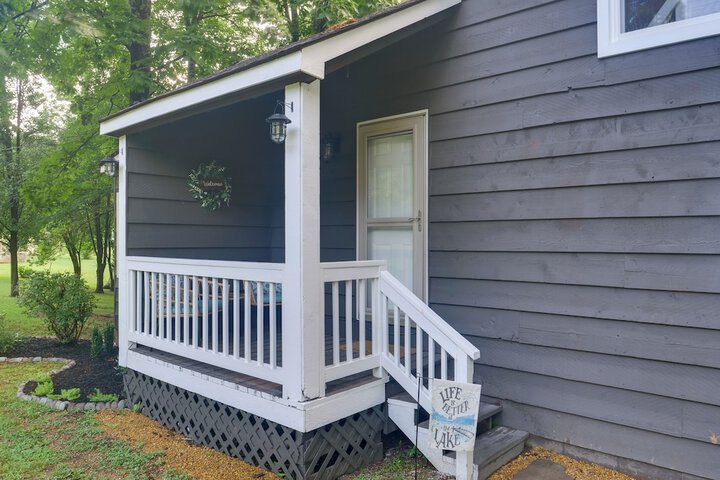 Cozy Tennessee Cabin w / Deck Grill & Fire Pit!