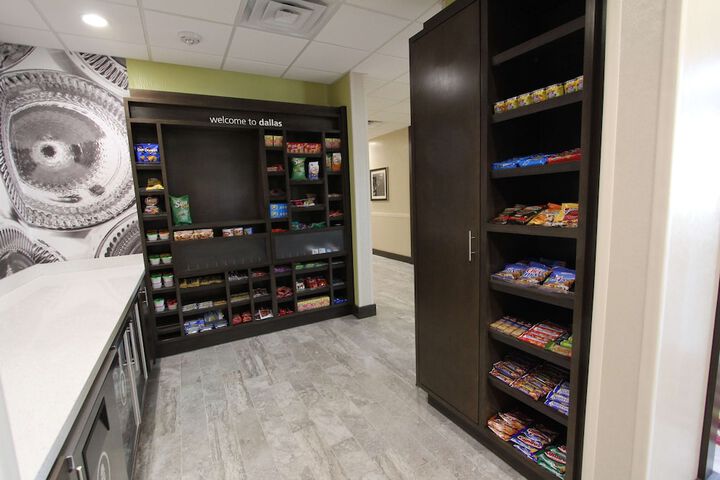 Hampton Inn & Suites Dallas Market Center