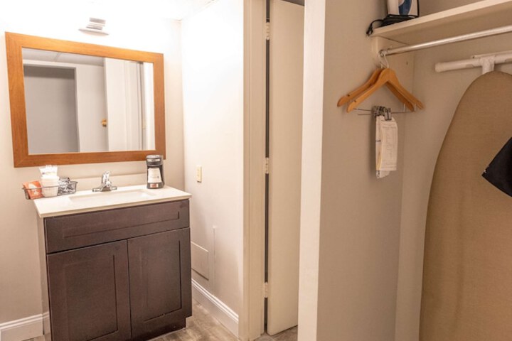 Room 32 of 44