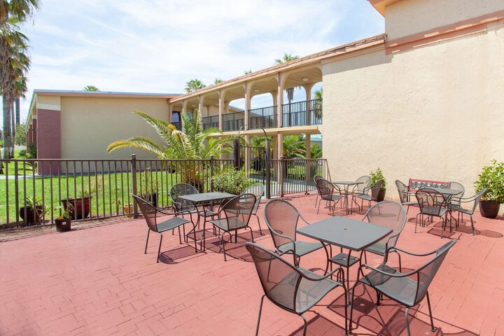 Ramada by Wyndham Davenport Orlando South