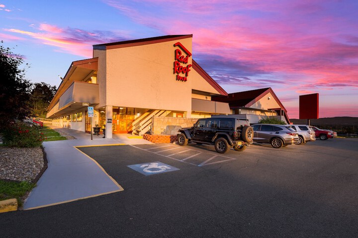 Hotel 7 of 33