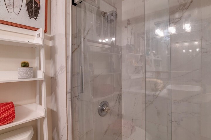 Room 6 of 19
