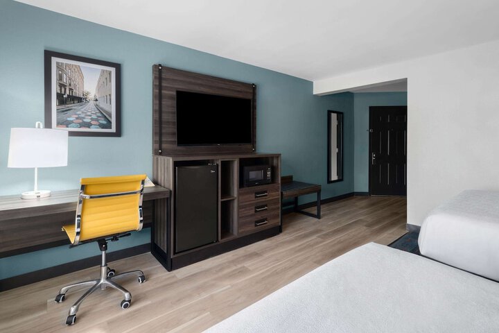 Room 6 of 29
