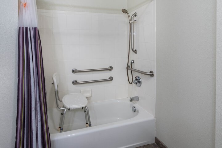Room 32 of 51