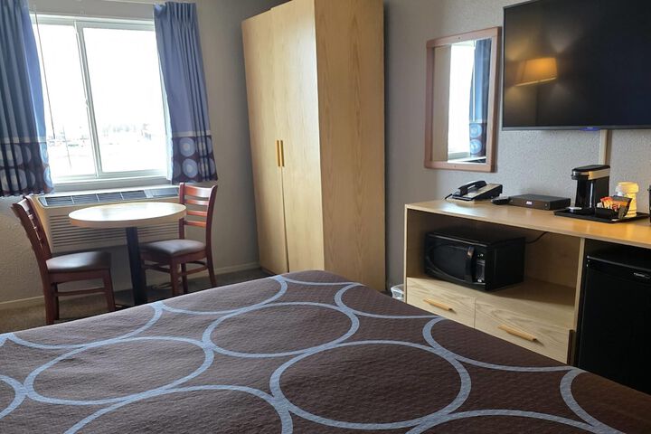 Super 8 by Wyndham Swift Current