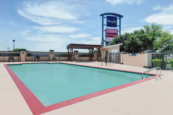 Pool 4 of 34
