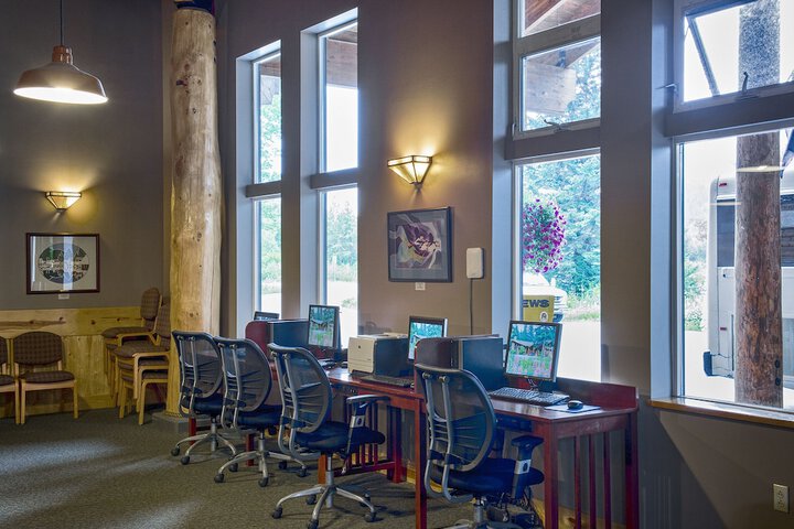 Business Center 19 of 25