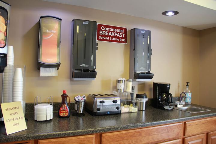 Breakfast/Coffee Service 75 of 79