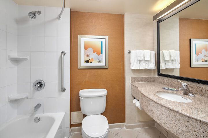 Fairfield Inn and Suites by Marriott Toronto Airport