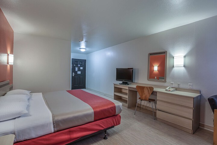 Room 11 of 31