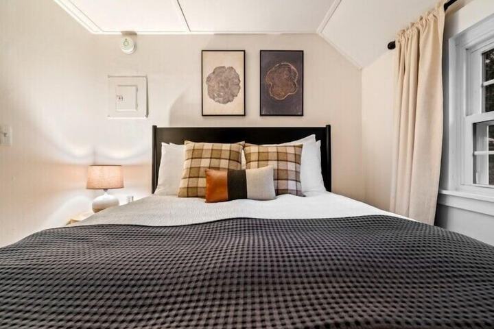 The Aurora Inn & Cottages
