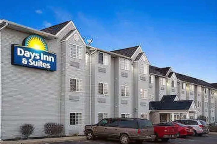 Days Inn & Suites by Wyndham Lafayette IN