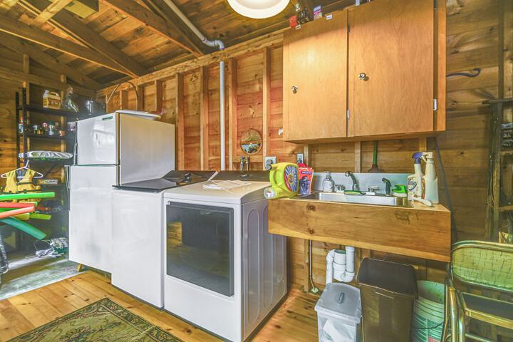 Lakefront Escape w / Deck & Kayaks in Lovell!