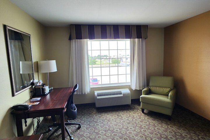 Room 33 of 85