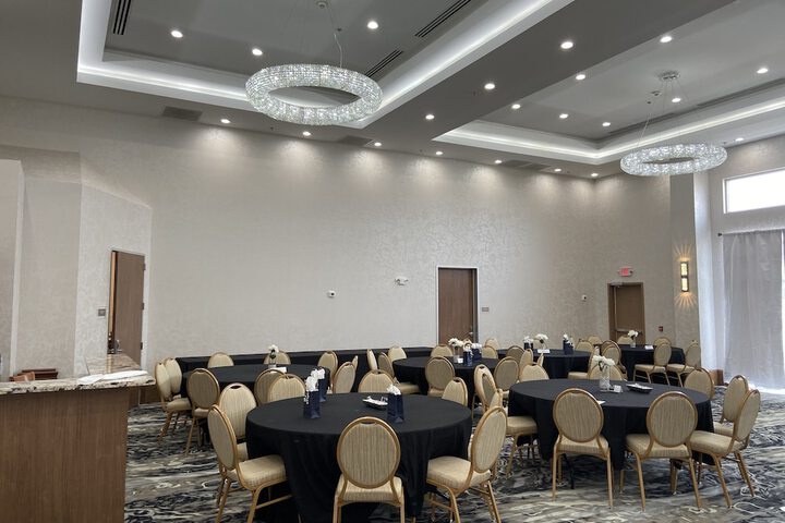 Ballroom/Hall 27 of 58