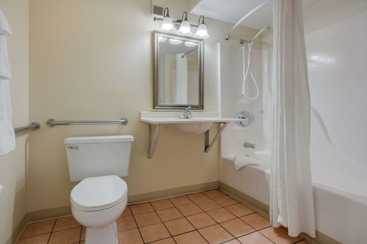 Room 12 of 32