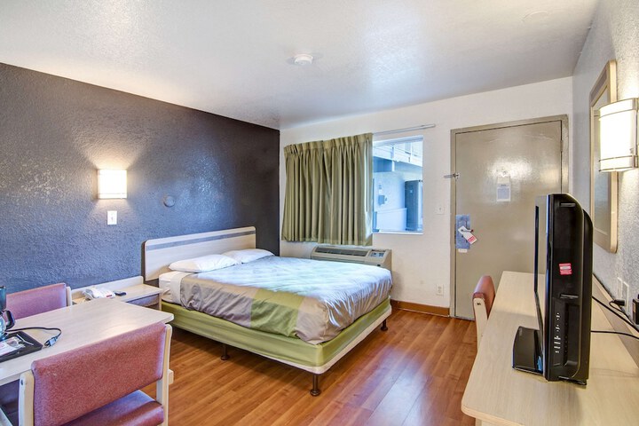 Room 20 of 28