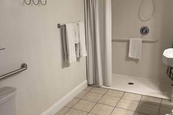 Room 26 of 43