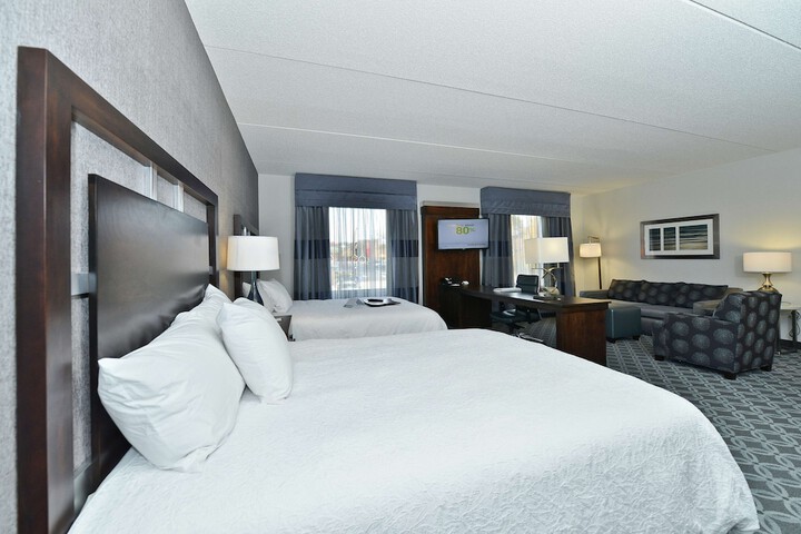 Hampton Inn & Suites Greensboro / Coliseum Area