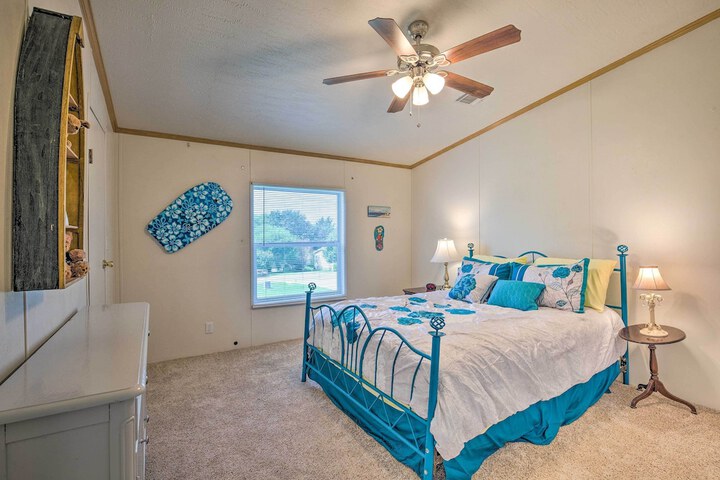 Cedar Creek Lake Access: Retreat w / Deck