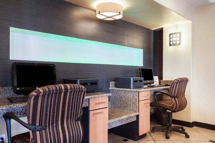 Business Center 34 of 34