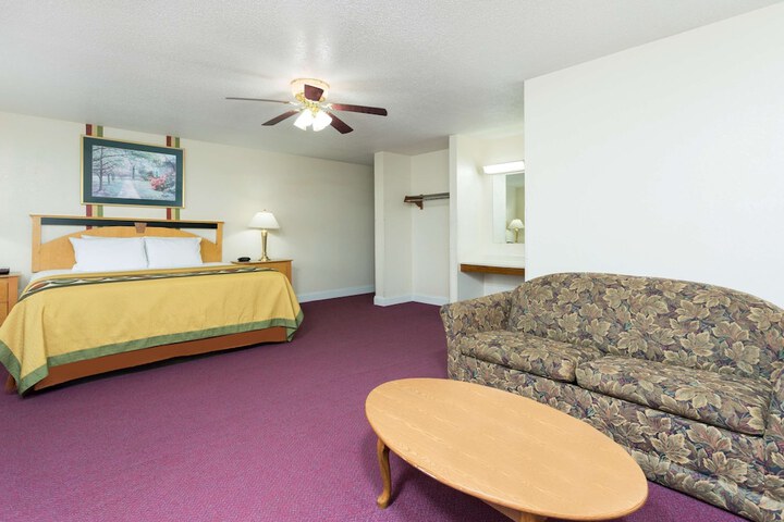 Room 7 of 17