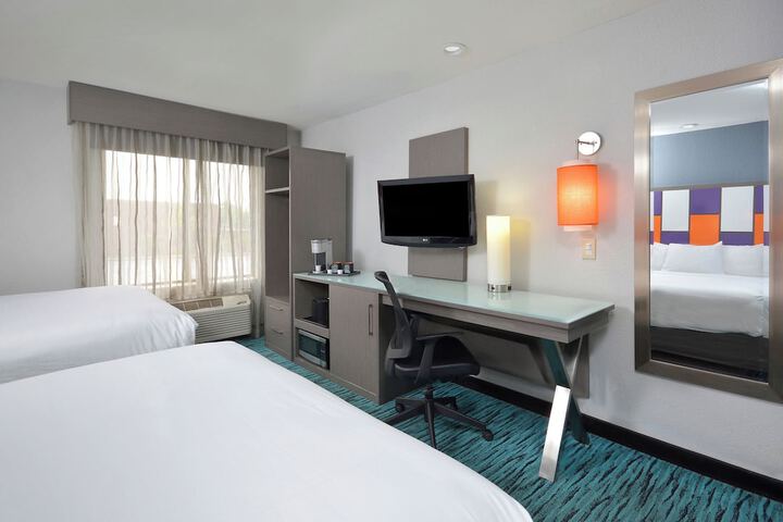 Room 25 of 40
