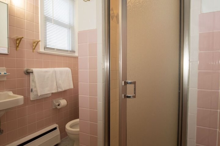 Room 32 of 76