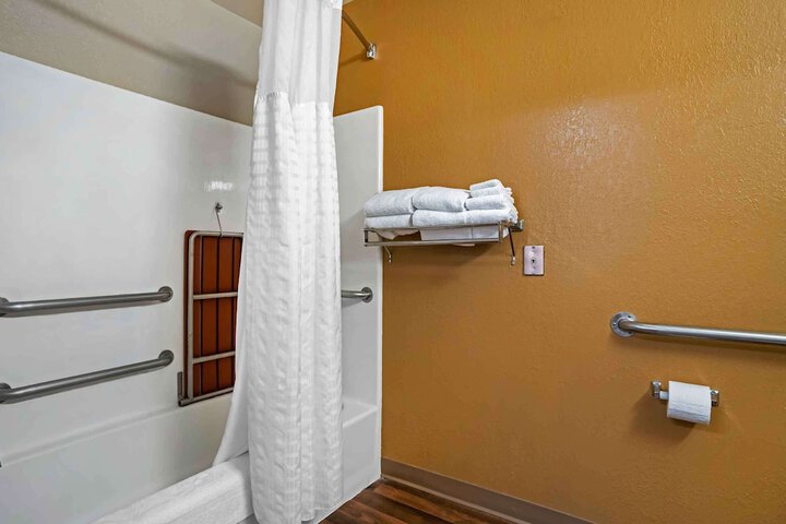 Room 16 of 34