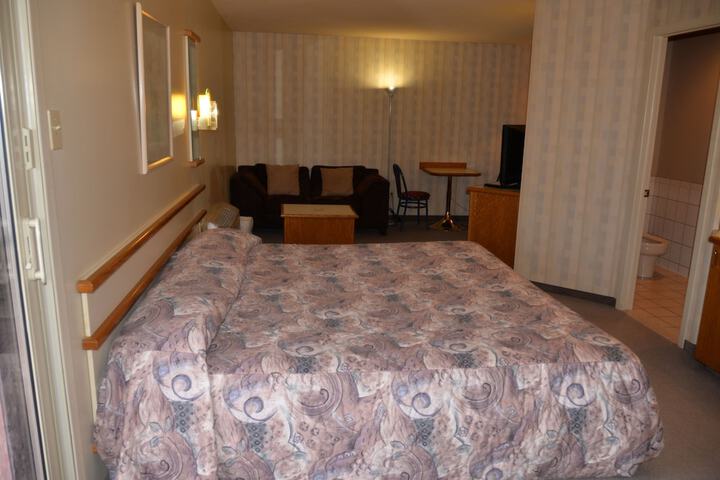 Room 7 of 33