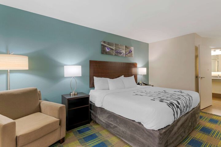 Room 27 of 40
