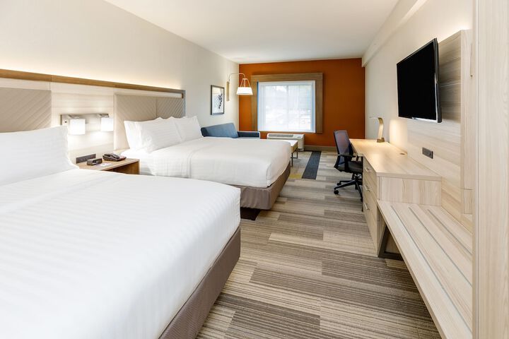 Holiday Inn Express & Suites Sturbridge by IHG