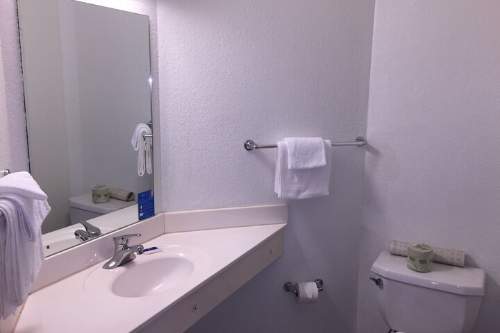 Room 16 of 34
